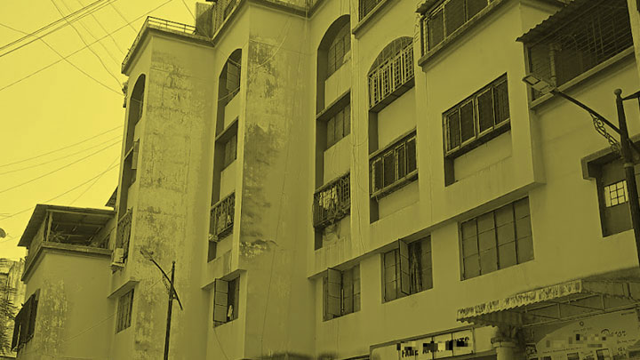 Outstanding Maintenance Dues from Builder and Delay in Issuing Share Certificate