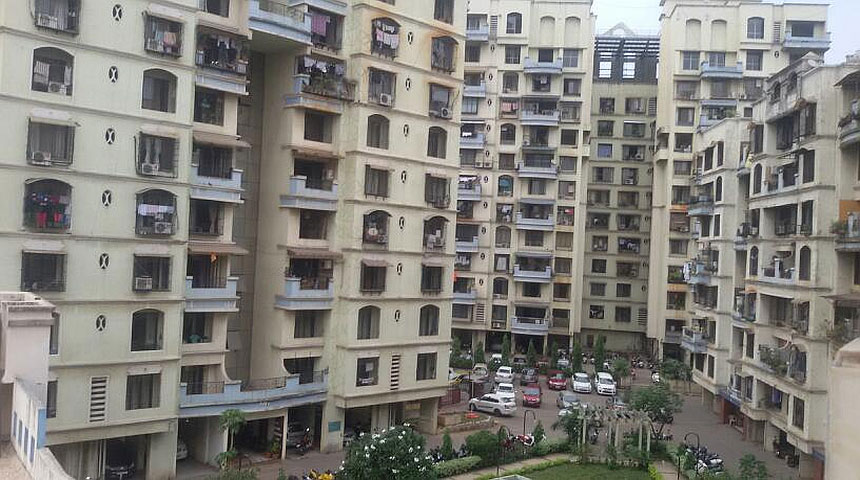 When Multiple Societies Share Amenities