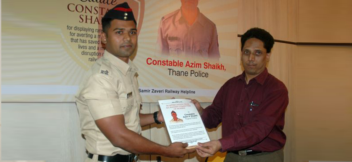 Moneylife Foundation felicitates Constable Azim Shaikh for preventing a railway catastrophe