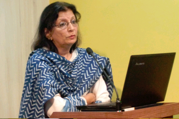 Kunti Oza motivates young students for a cleaner and greener environment
