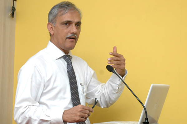 Ameet Patel decodes capital gains at Moneylife Foundation seminar